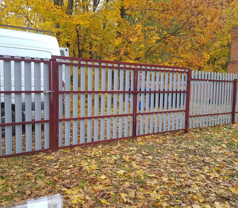 Ворота распашные из евроштакетника